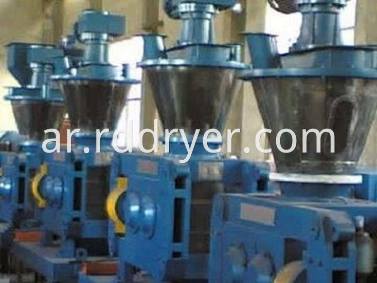 Dry granulating machine